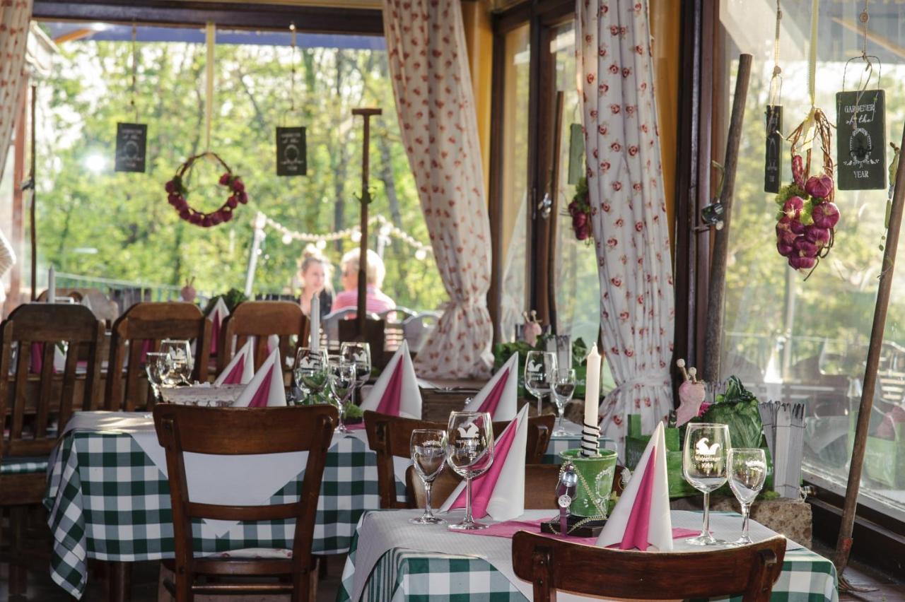 Hotel Merkurwald - Restaurant Wolpertinger Baden-Baden Esterno foto